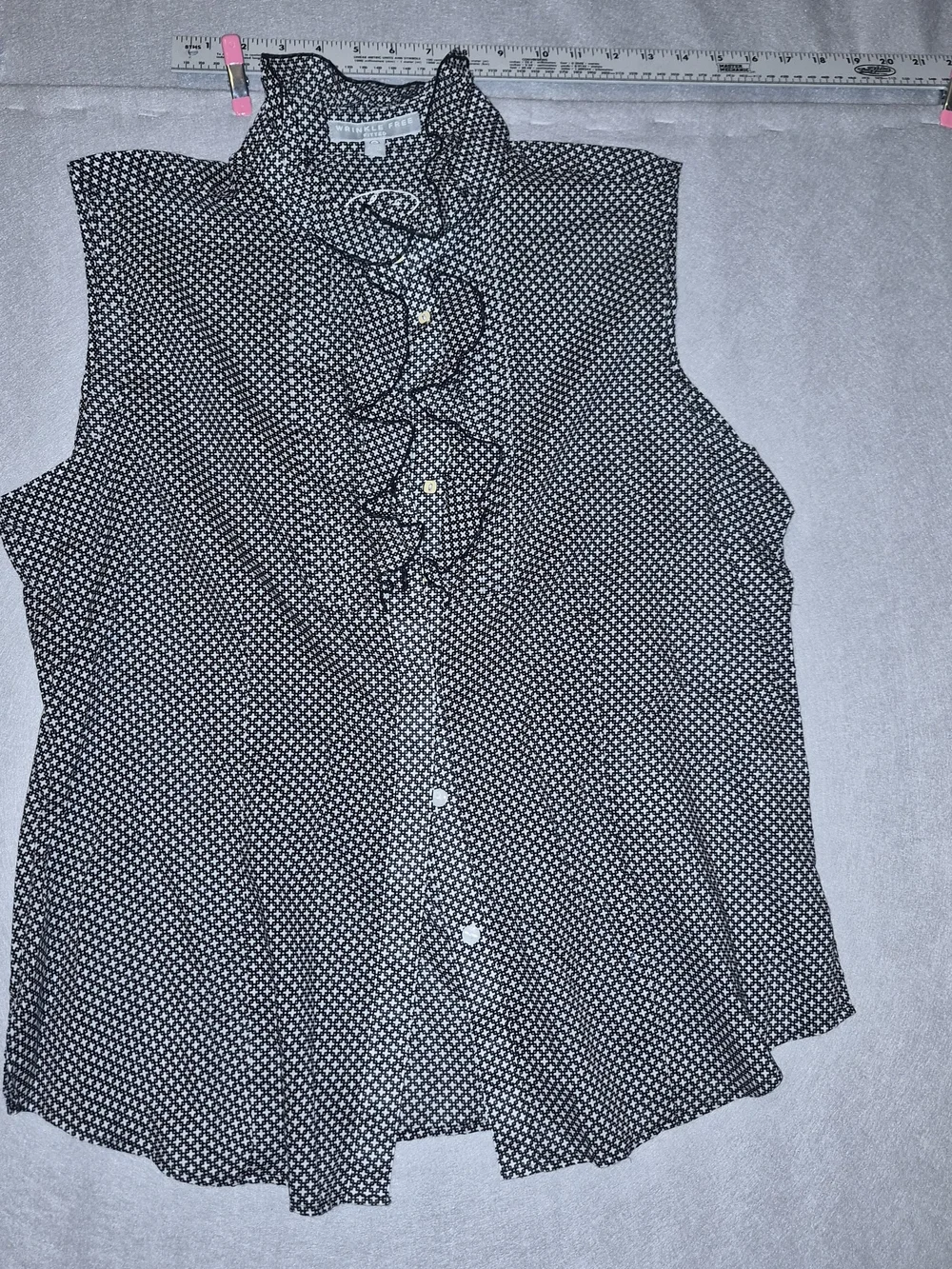 Foxcroft Wrinkle-Free Ruffle Sleeveless Blouse – Women's Size 16